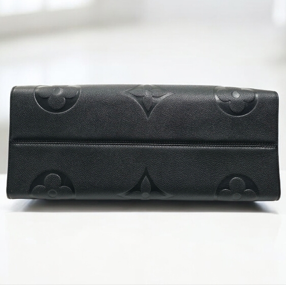 ✨️Excellent Condition Authentic Louis Vuitton Empreinte OnTheGo Gm Monogram - Picture 5 of 16